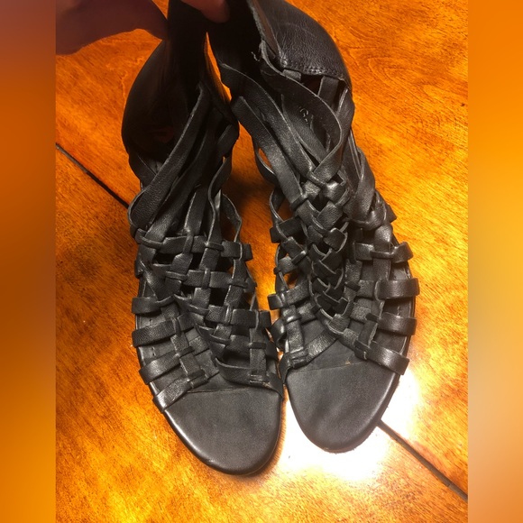 Sexy 3.5” leather heels - Picture 1 of 4